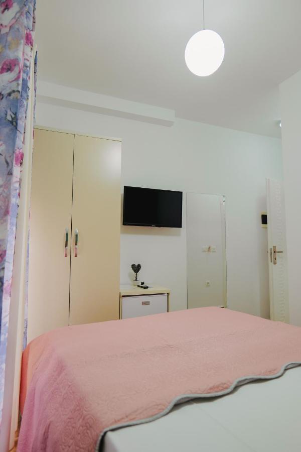 Eden Suites & Apartments ซารานเดอ ภายนอก รูปภาพ