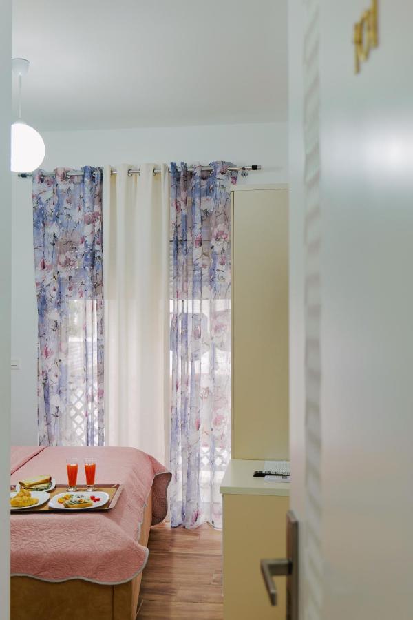Eden Suites & Apartments ซารานเดอ ภายนอก รูปภาพ