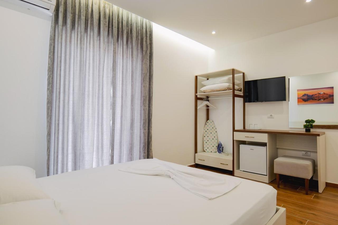 Eden Suites & Apartments ซารานเดอ ภายนอก รูปภาพ